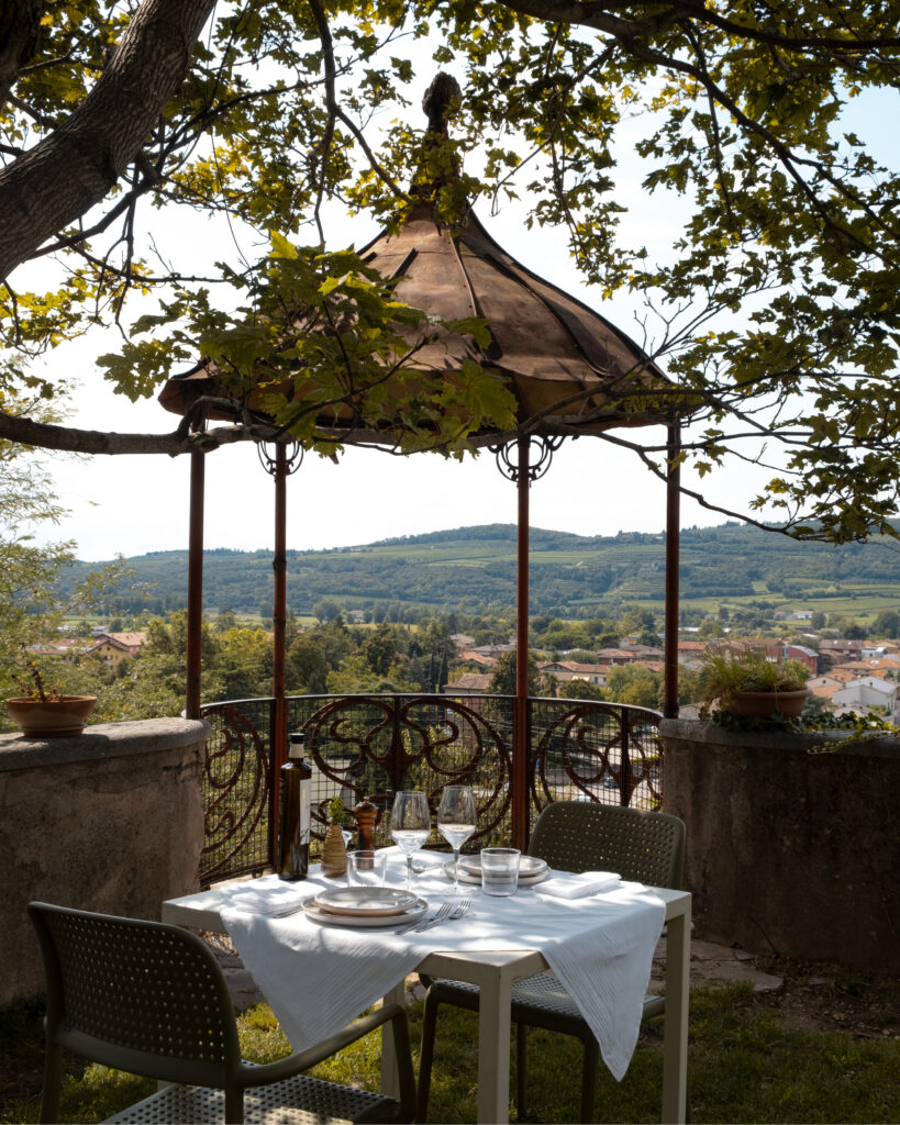 Tavoli all'aperto Agriturismo Dongili